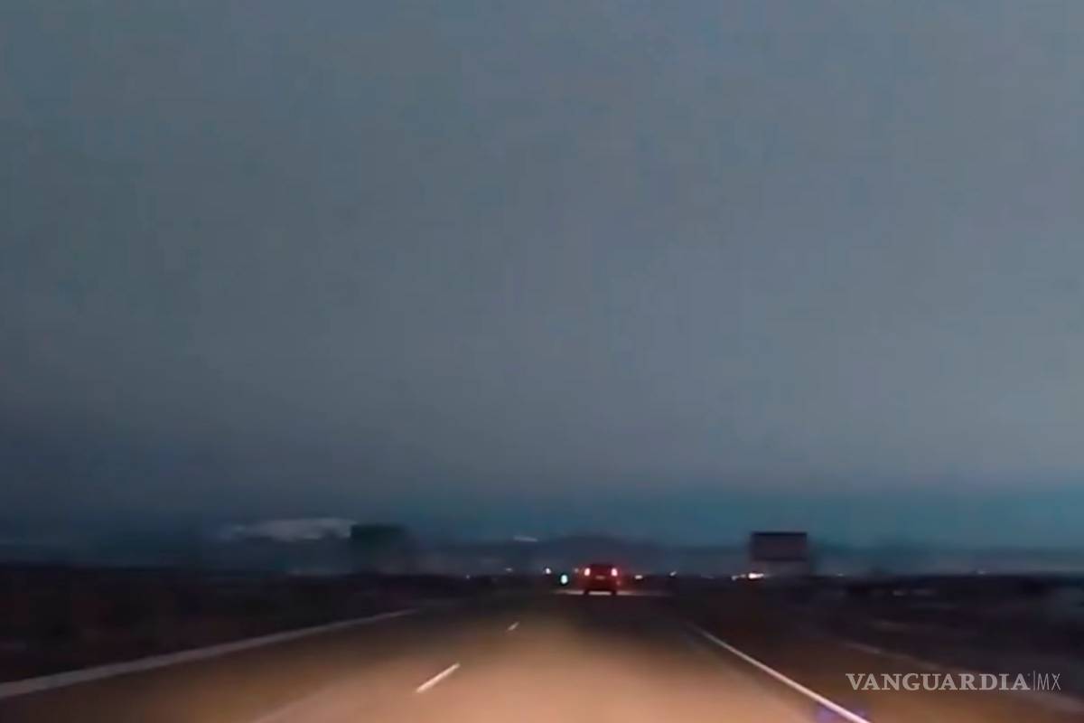 Caída de un meteorito ilumina cielo de Rusia