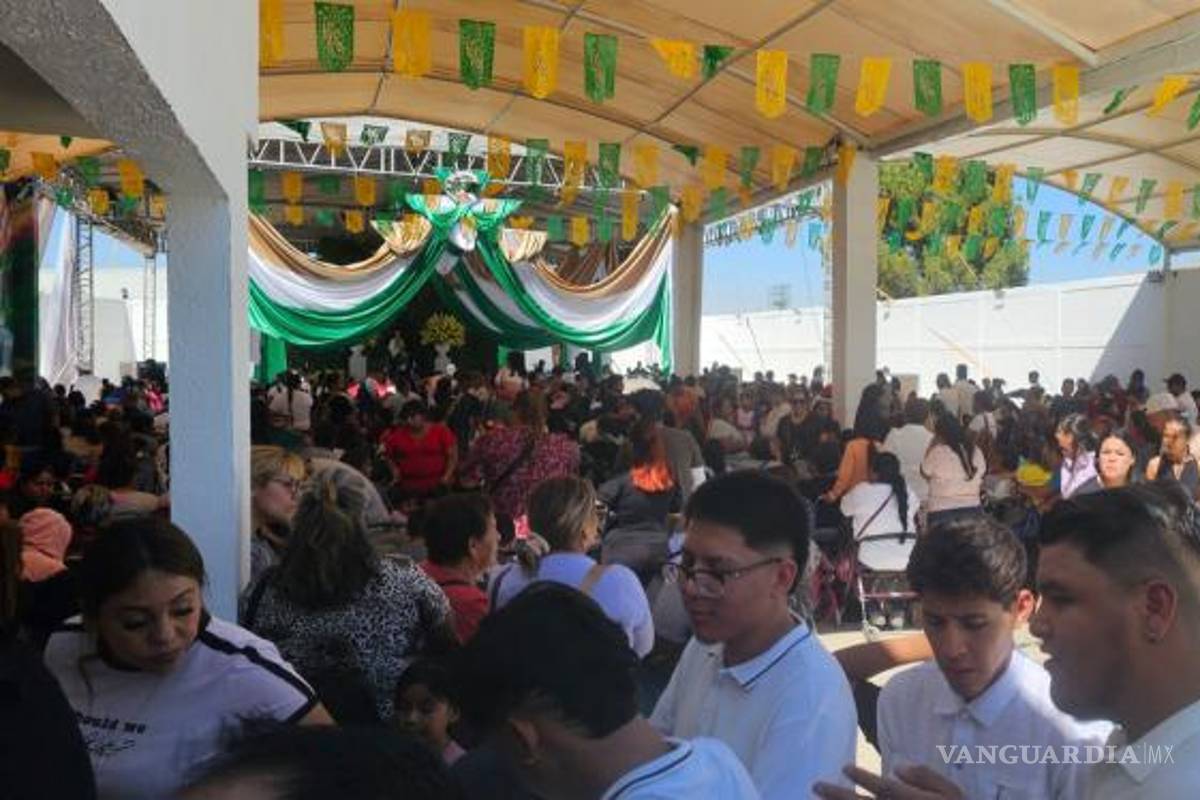 $!Fieles se reúnen en la colonia Universidad para celebrar a San Judas Tadeo.
