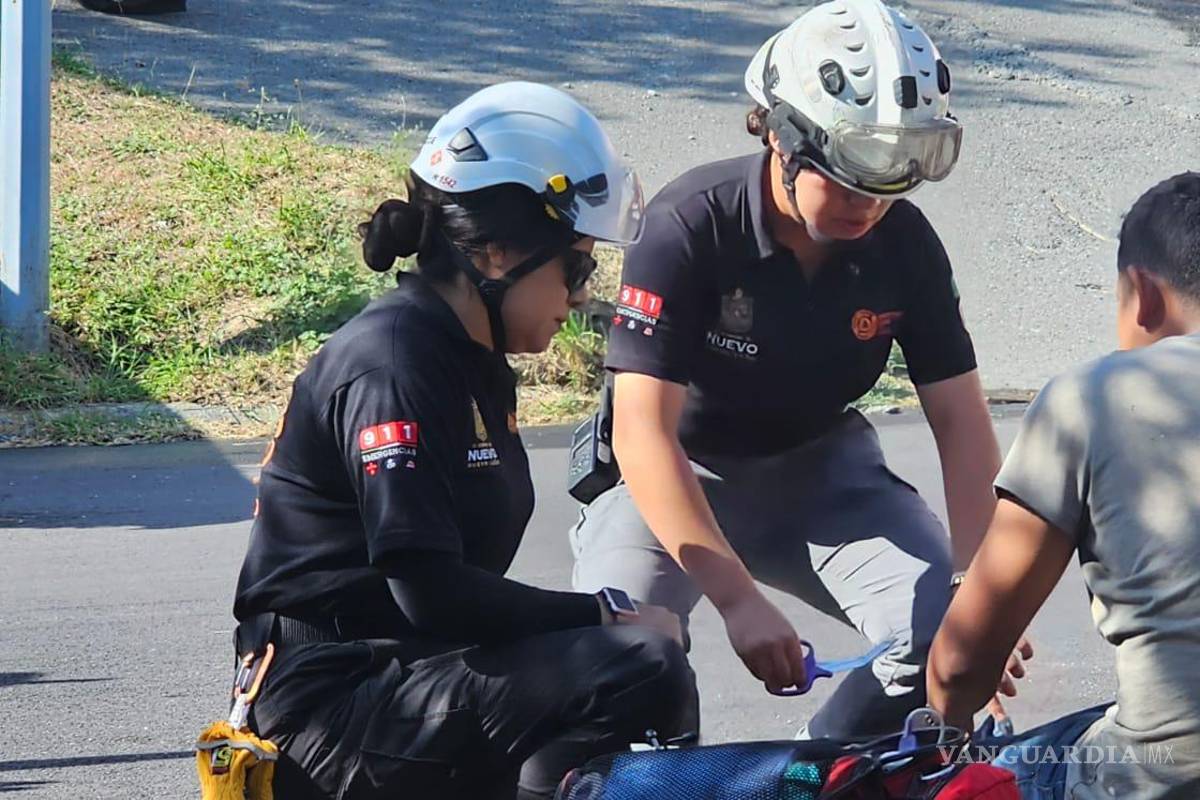 Se registra choque entre grúa y cuatro vehículos particulares, en NL