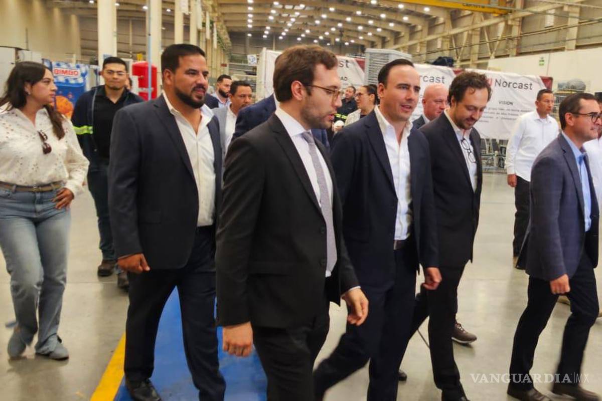 $!Personalidades y autoridades recorrieron las instalaciones de la planta Norcast durante la inauguración, conociendo los procesos de producción.