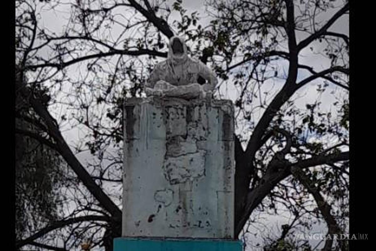 ¿El ‘ángel de la muerte’? Se cuestionan en redes extraño monumento en el Centro de Saltillo