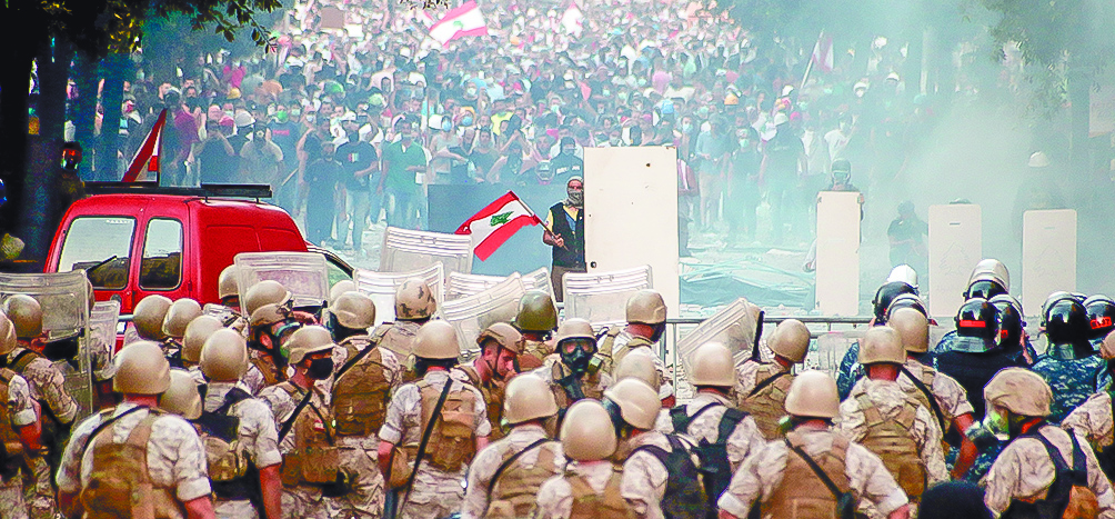 Miles en Beirut claman venganza contra clase política, tras explosión