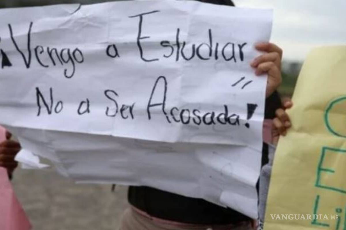 Alumnas denuncian acoso de maestros en Veracruz; muestran conversaciones