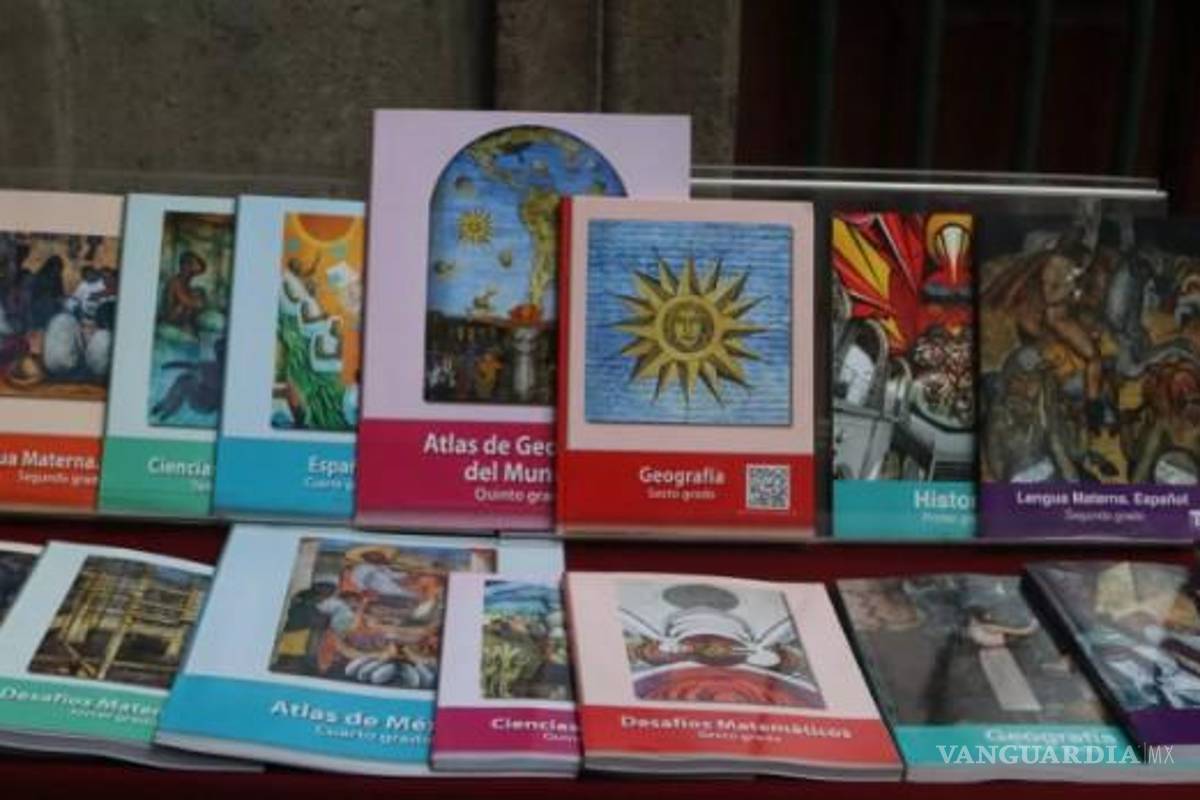 Libros texto tienen cientos de códigos QR y solo el 29.8% de las escuelas públicas tienen internet