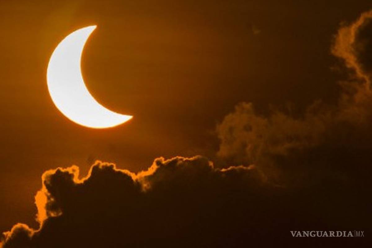 Los eclipses solares se disfrutan en canciones