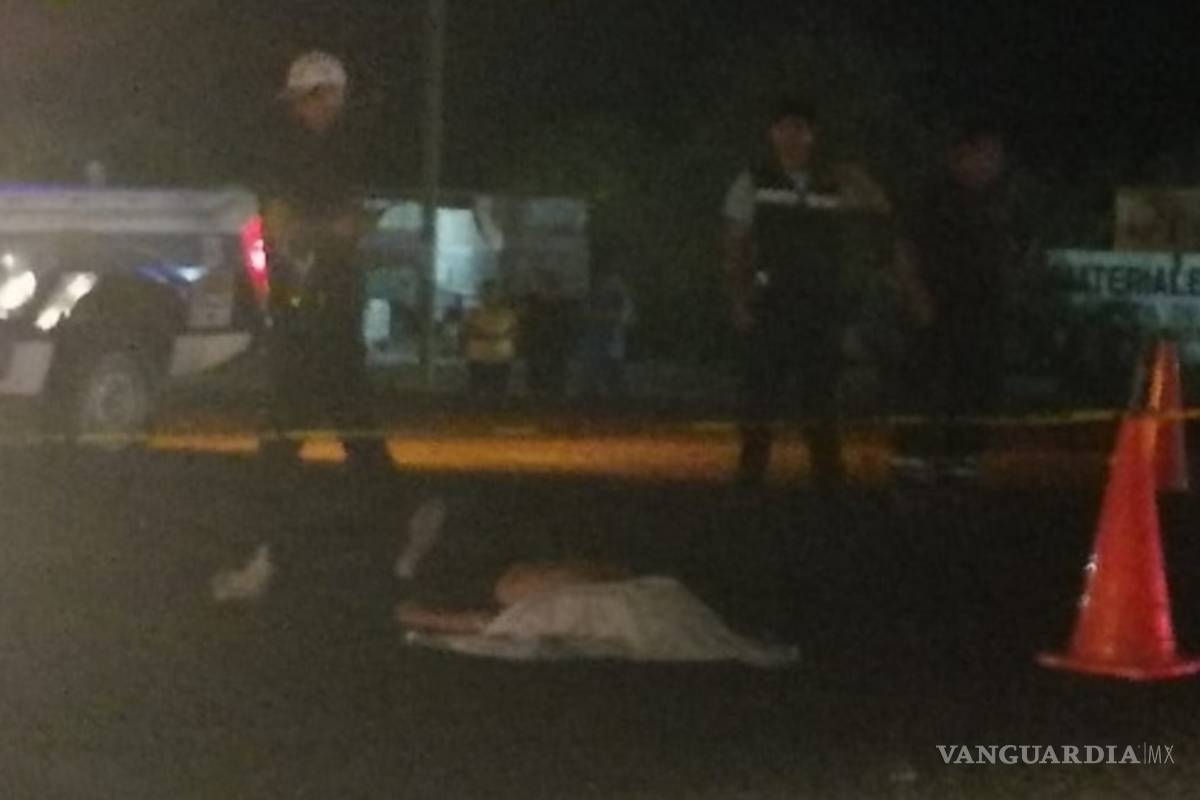 Embiste tráiler a transeúnte y lo mata en Castaños cuando cruzaba bulevar