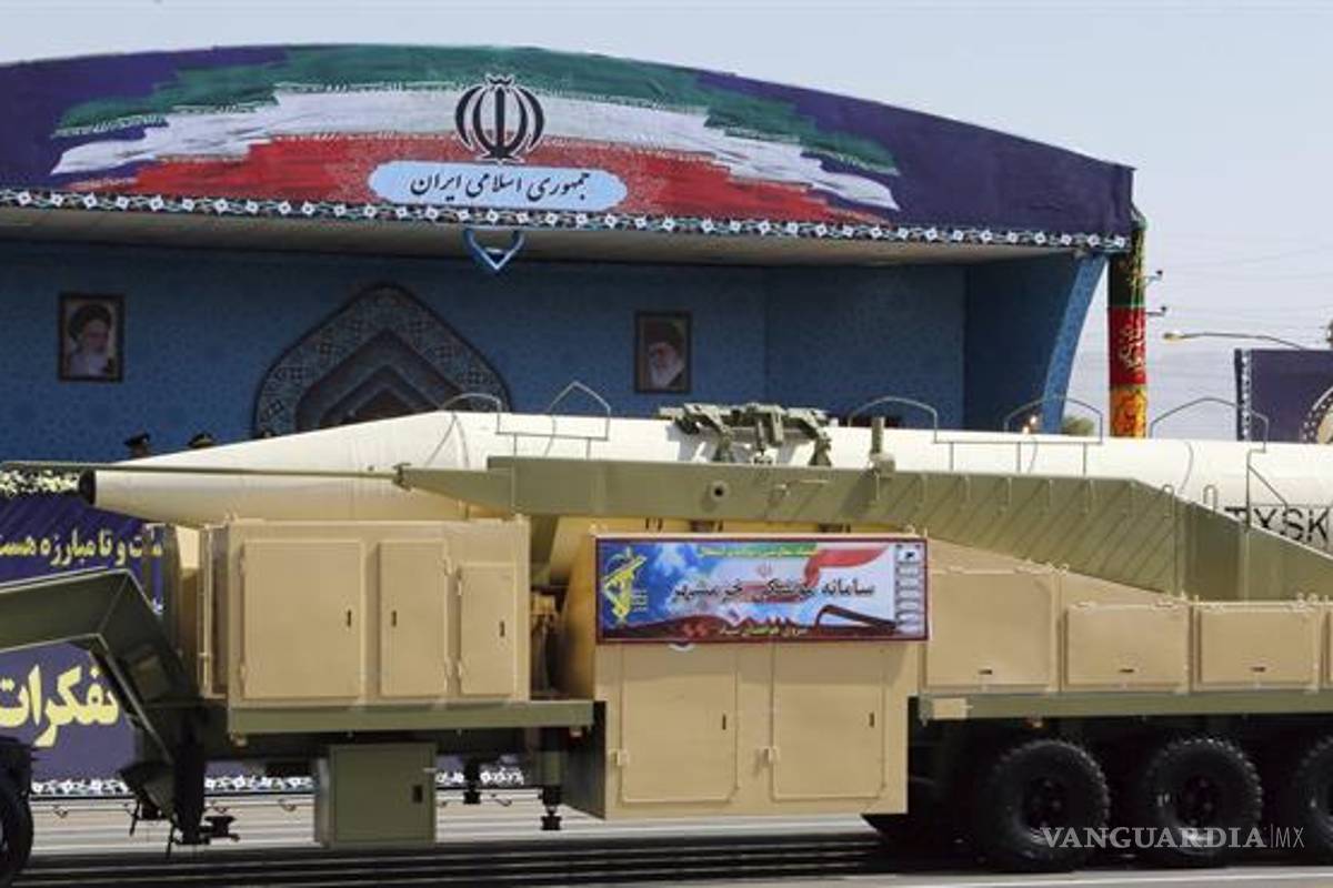 Irán exhibe un nuevo misil balístico con un alcance de 2 mil kilómetros