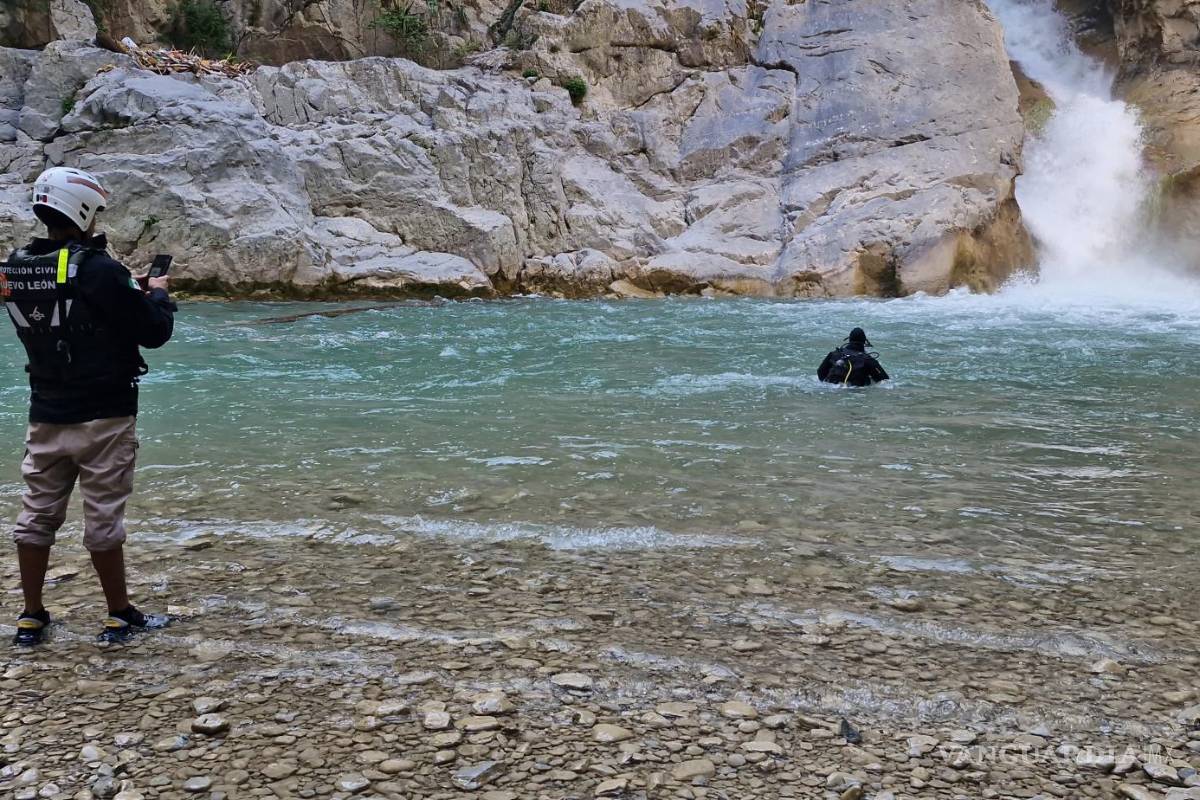 Localizan a 10 metros de profundidad a hombre que se ahogó en paraje de Santiago, Nuevo León