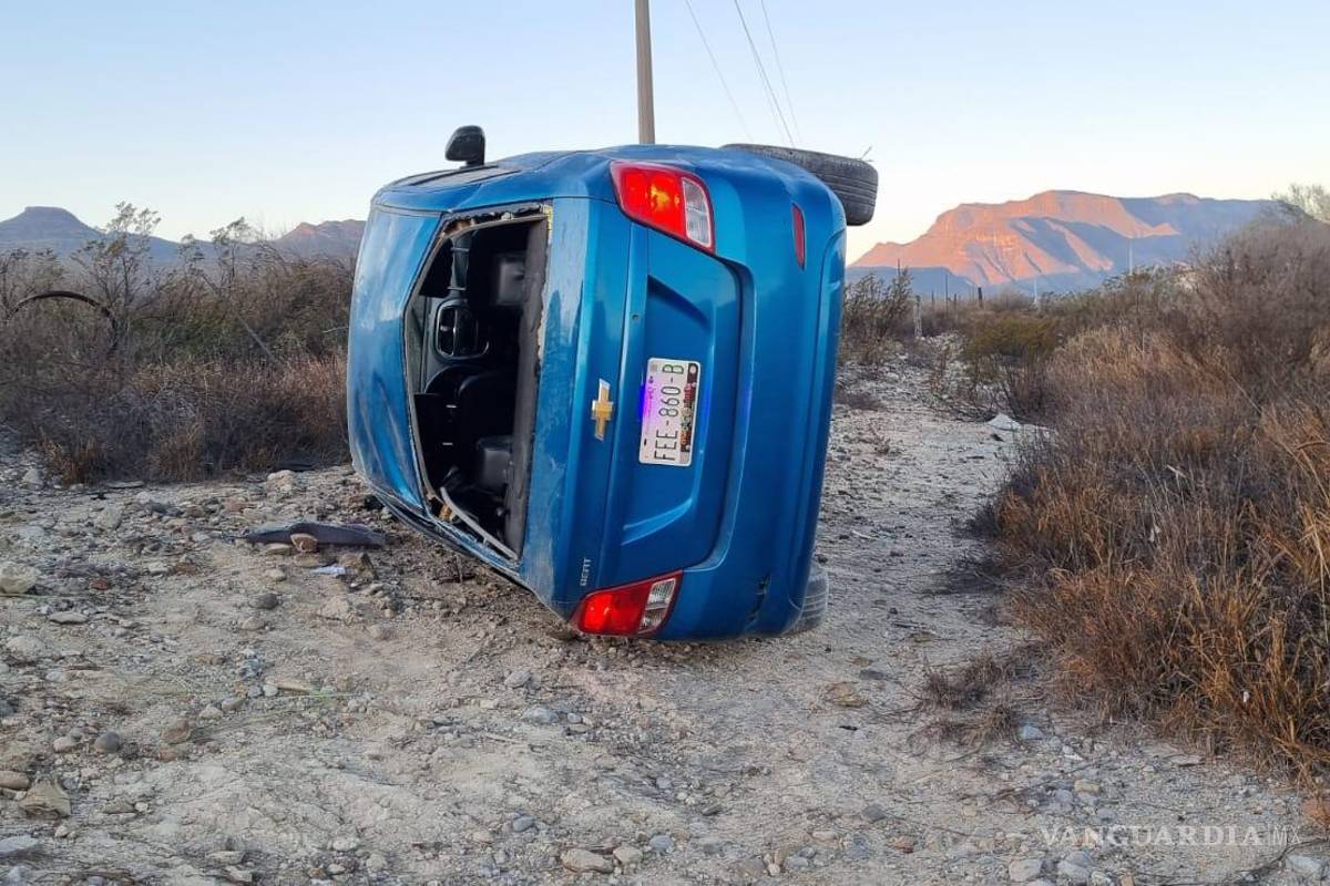Reportan tres heridos en volcadura sobre carretera Los Pinos en Ramos Arizpe