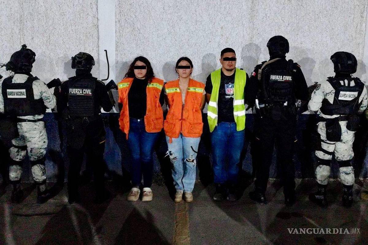 Nuevo León: Iban en compañía de cinco menores y aun así llevaban drogas y armas en su unidad