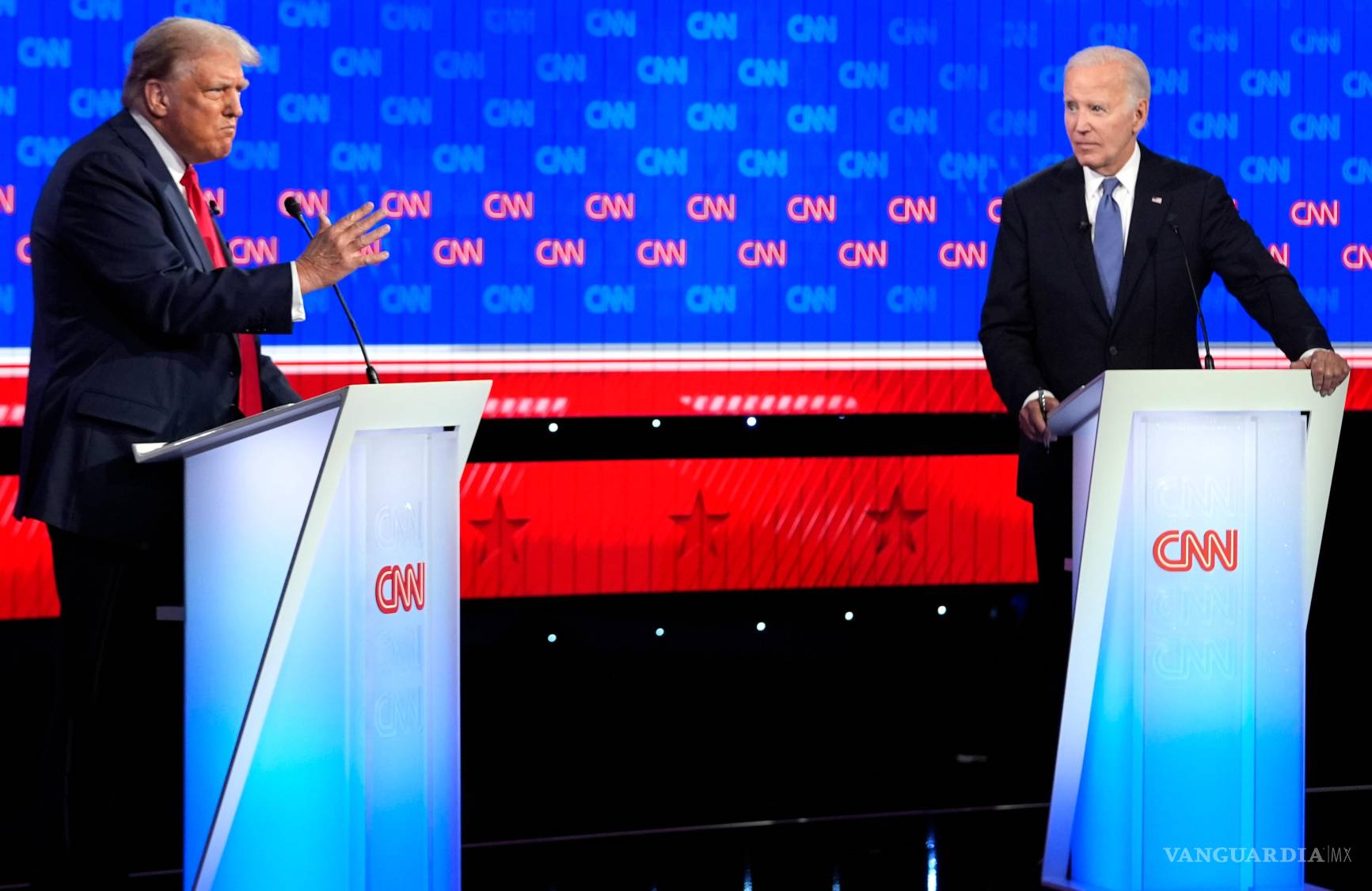 $!El presidente Joe Biden,y el candidato presidencial republicano,Donald Trump en un debate organizado por CNN, el jueves 27 de junio de 2024, en Atlanta.