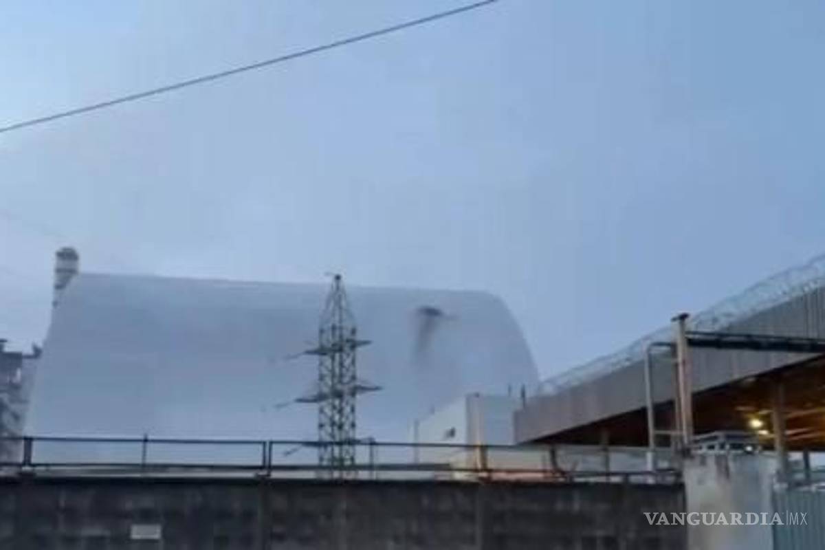 Zelensky afirma que un dron ruso ataca la cubierta protectora del reactor de Chernóbil