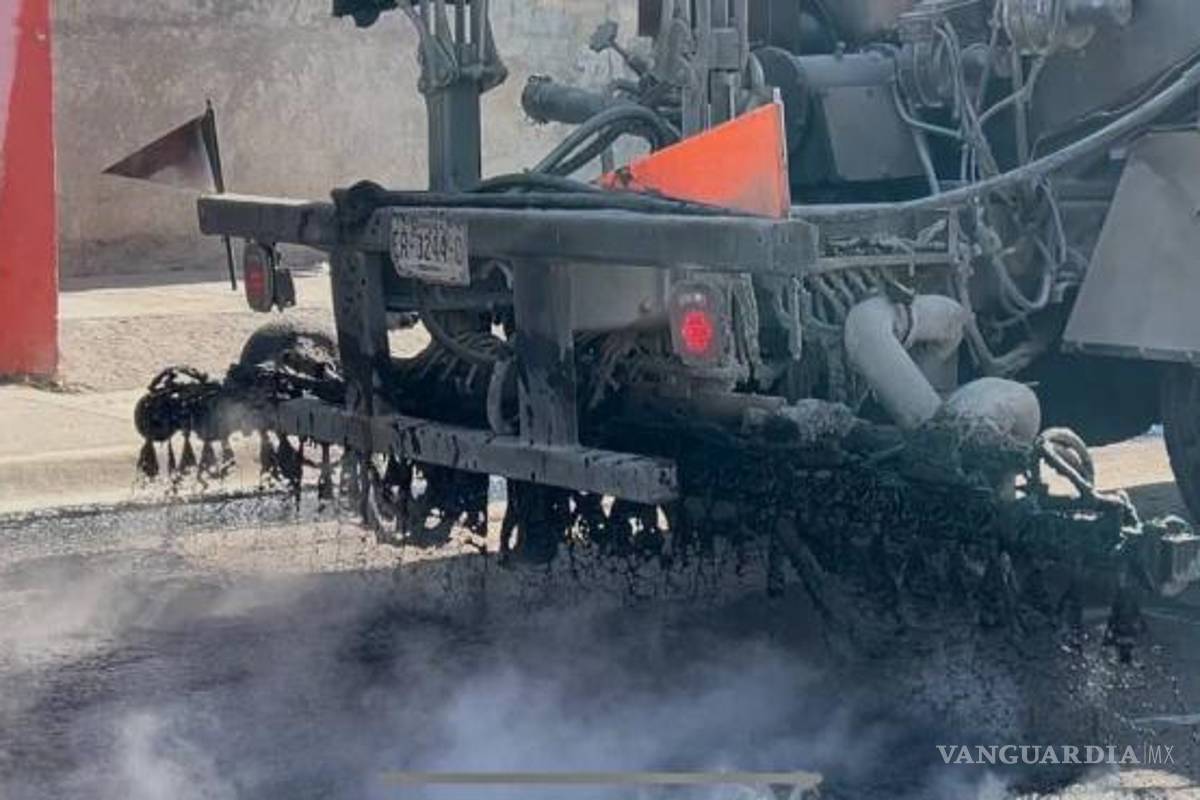 $!Los trabajos de recarpeteo beneficiarán a miles de automovilistas que transitan diariamente por esta vialidad del sur de Saltillo.