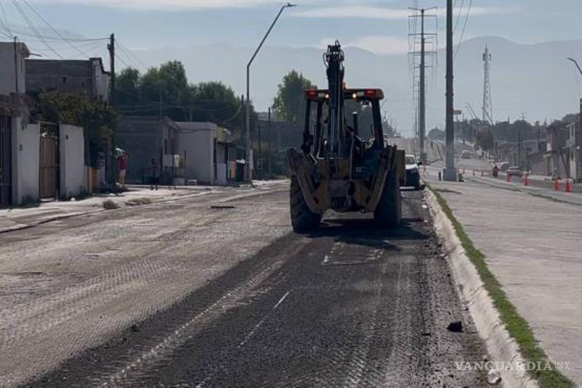 $!Cuadrillas municipales realizan recarpeteos generales para sustituir tramos deteriorados tras las lluvias recientes.