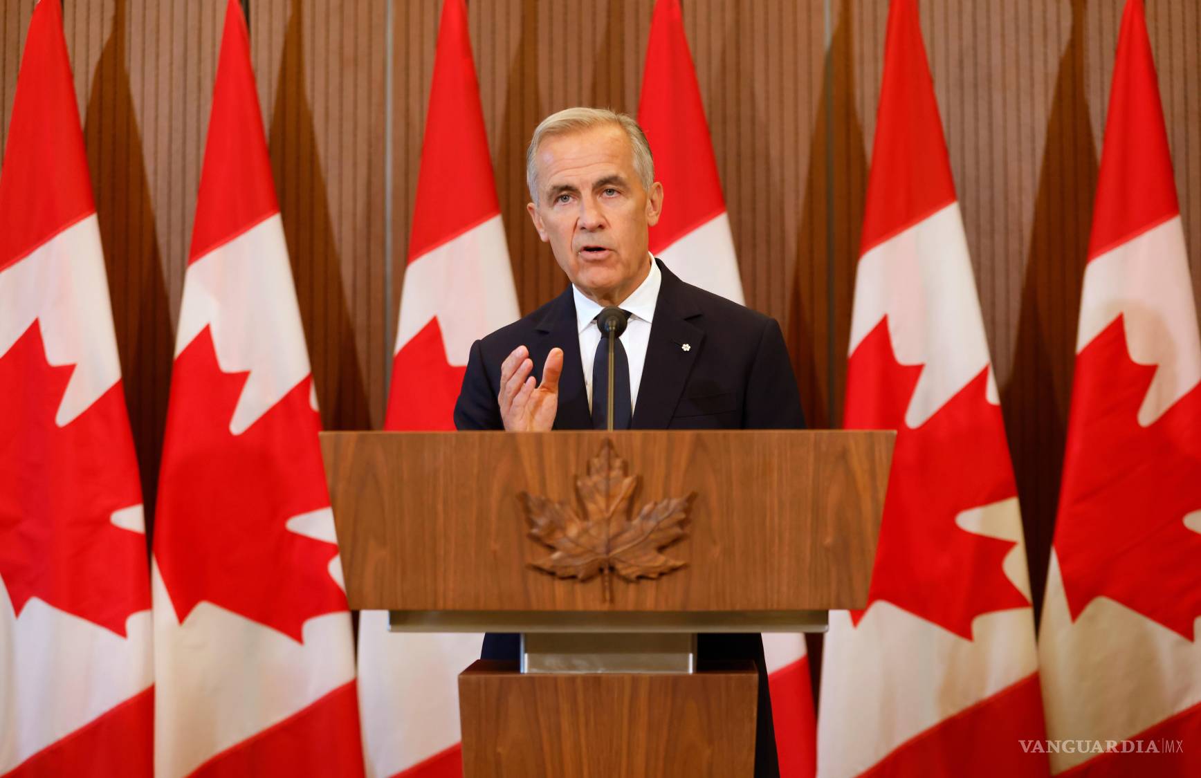 $!El primer ministro Mark Carney habla sobre la respuesta de Canadá a los nuevos aranceles estadounidenses, en la sede del Parlamento, en Ottawa.