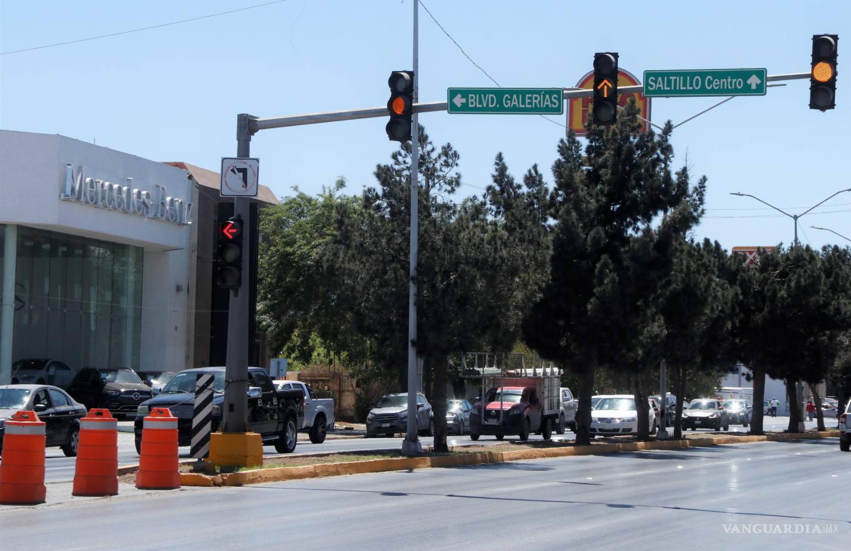 $!Se desconoce si la colocación del semáforo en realidad cumplió con lo señalado en la aprobación del acuerdo del Plan Parcial.