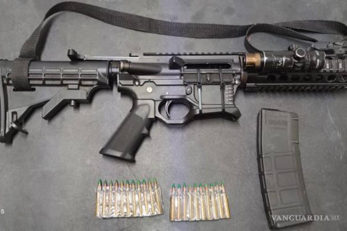 $!El hombre fue detenido en posesión de un arma larga abastecida, informó Fuerza Civil.