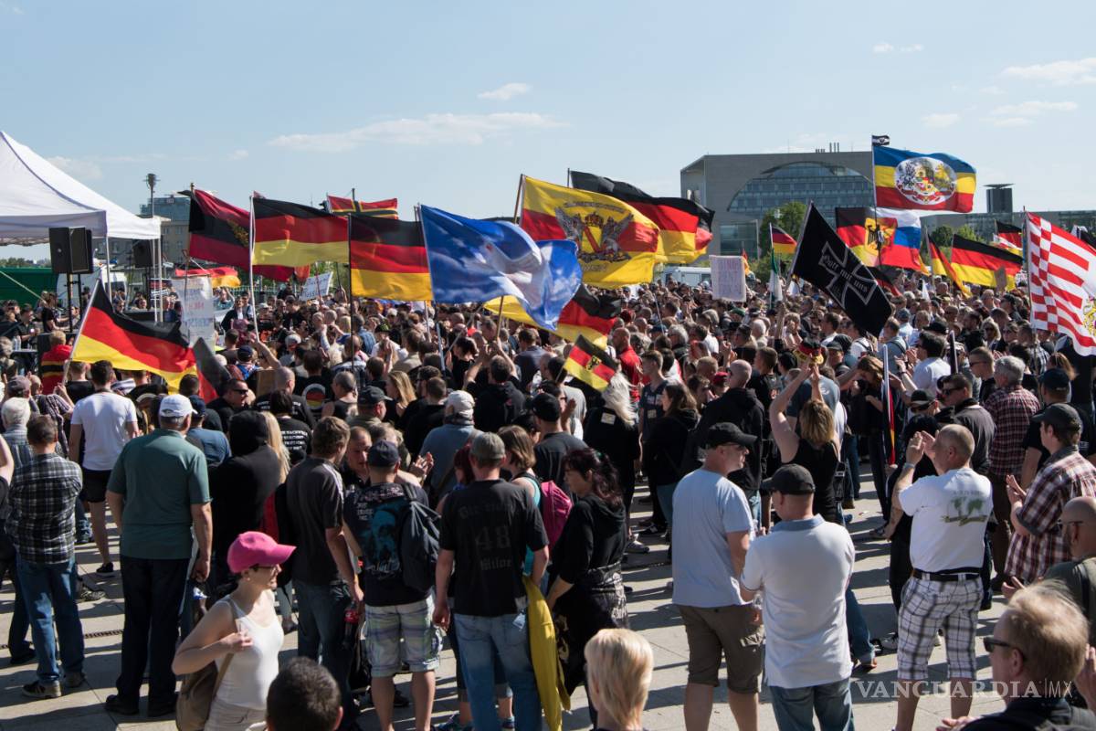Neonazis protestan en Berlín contra Merkel y su política migratoria