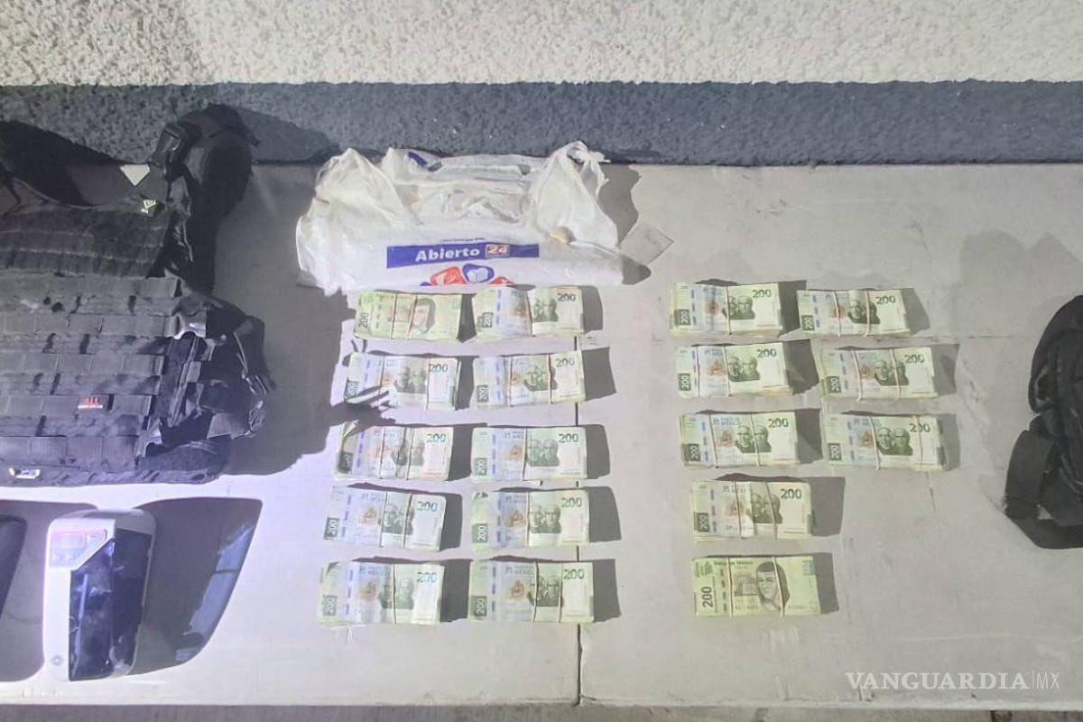 Detienen a dos hombres en posesión de más de 300 mil pesos en efectivo, en NL