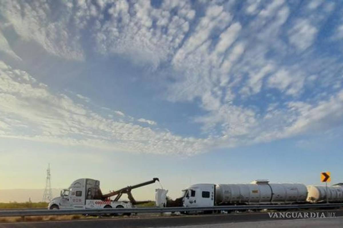 $!La unidad transportaba 60 mil litros de aceite contaminado.