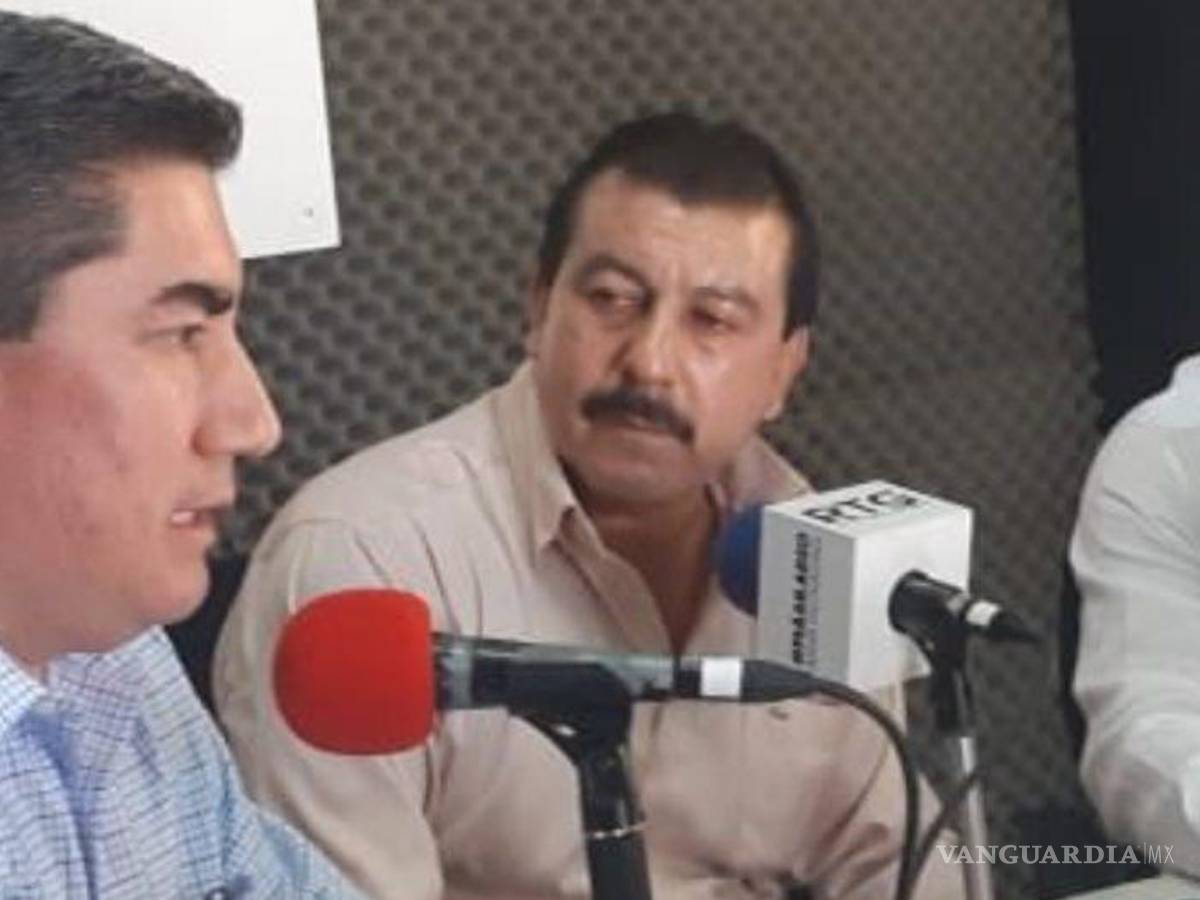 $!El periodista Fredid Román (al centro) fue asesinado en agosto del año pasado.