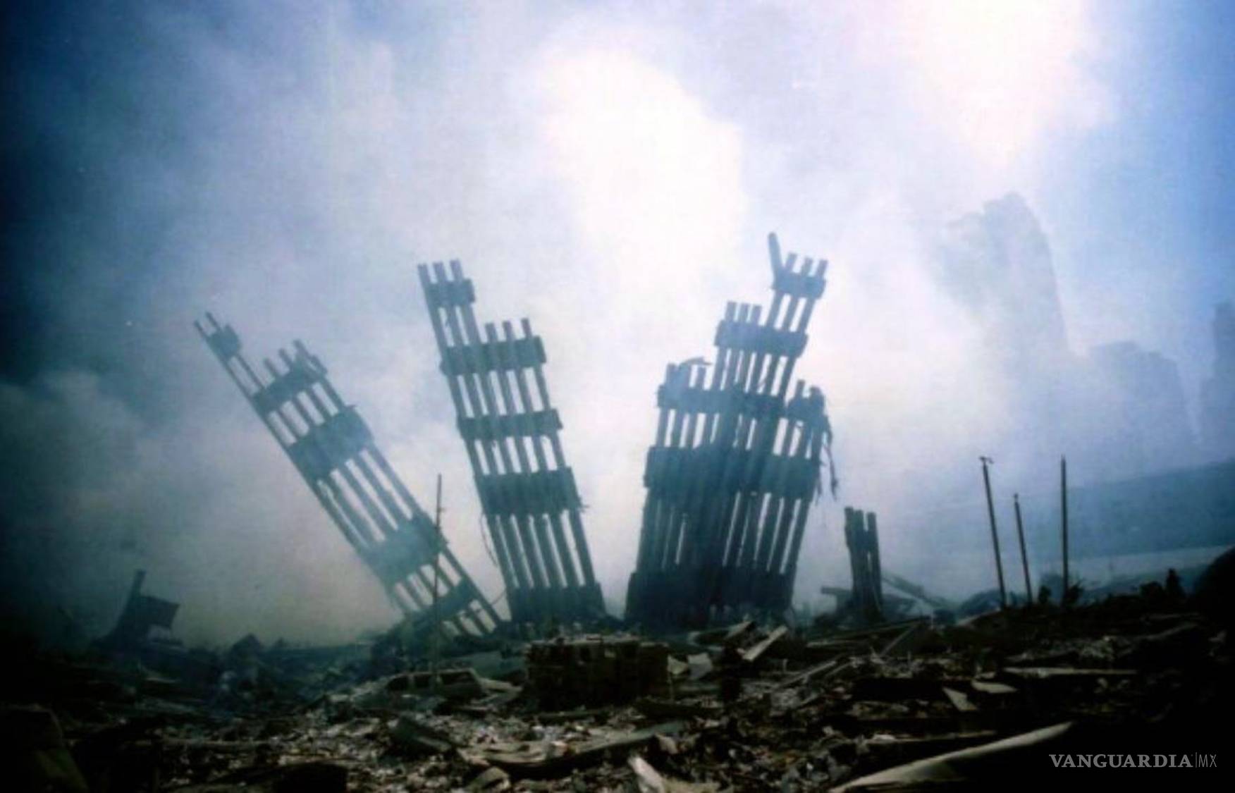 $!La hipótesis también se extendió al edificio 7 del World Trade Center, que se derrumbó horas después de las Torres Gemelas pese a no haber sido impactado directamente por un avión.