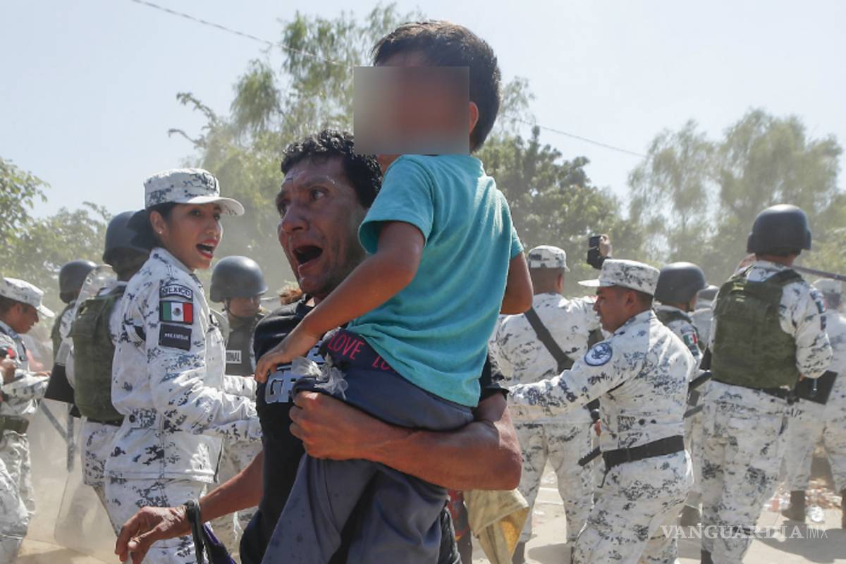 Militares en frontera sur es para cuidar a niños usados por traficantes: AMLO