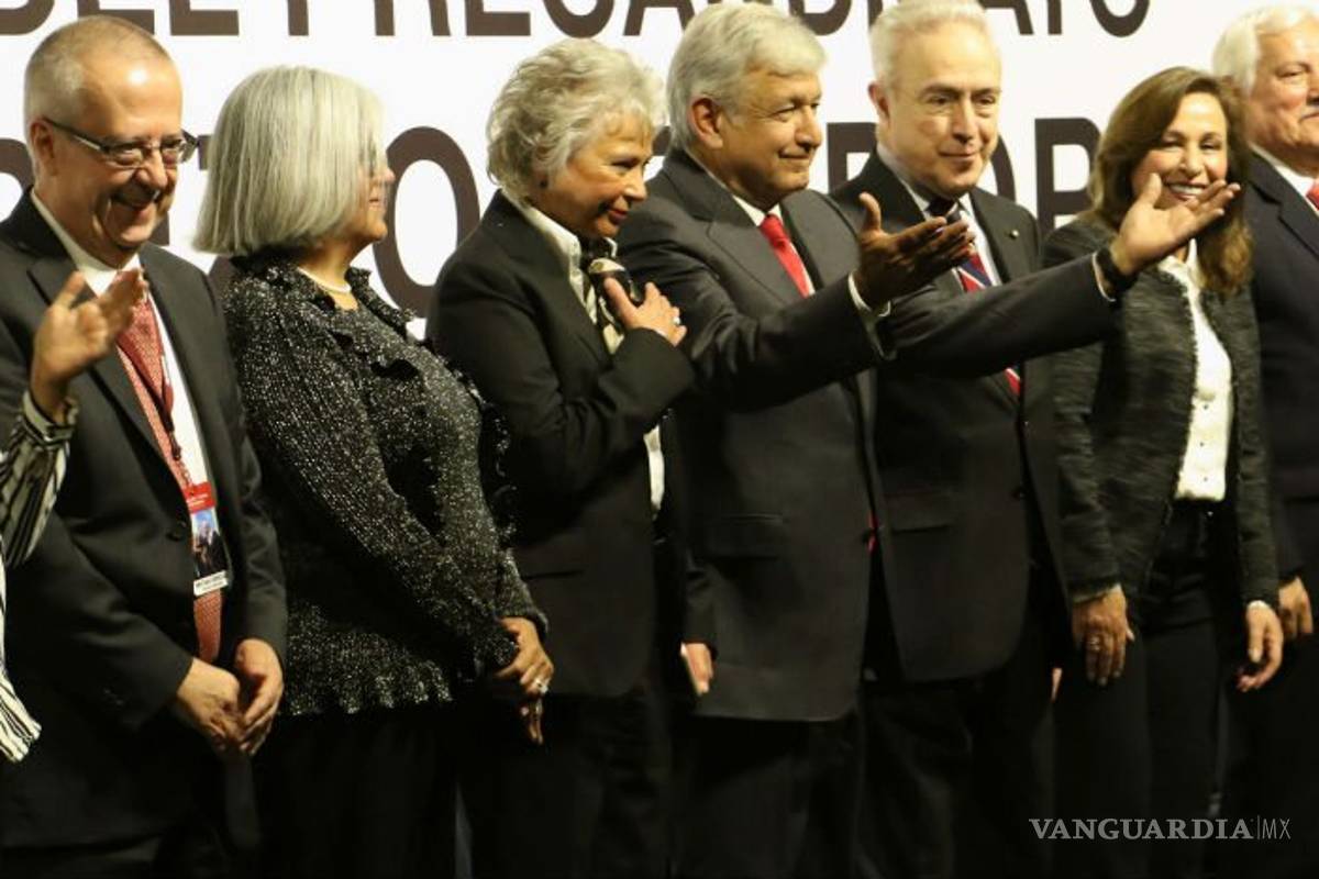 AMLO discute con su equipo proyecto de tren turístico