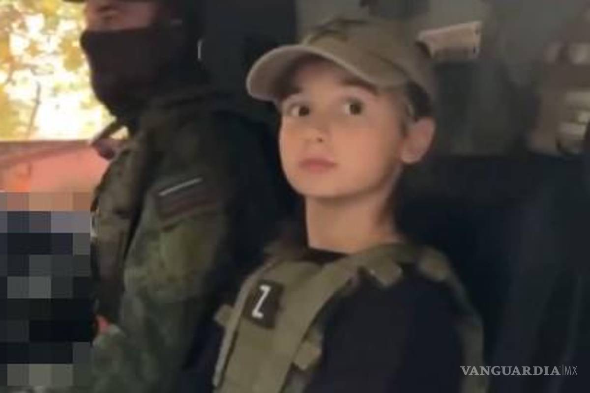 Niños rusos son entrenados en lanzar granadas y portar rifles para ser la próxima generación del ejército de Putin