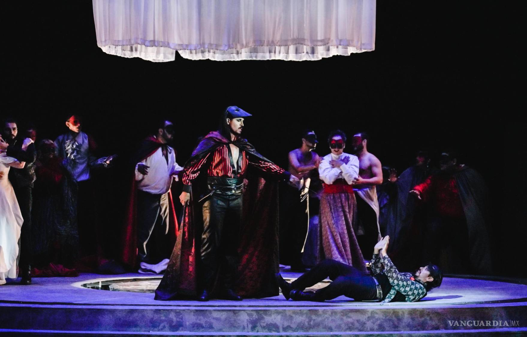 $!El elenco entregó pasión y talento sobre la escena.