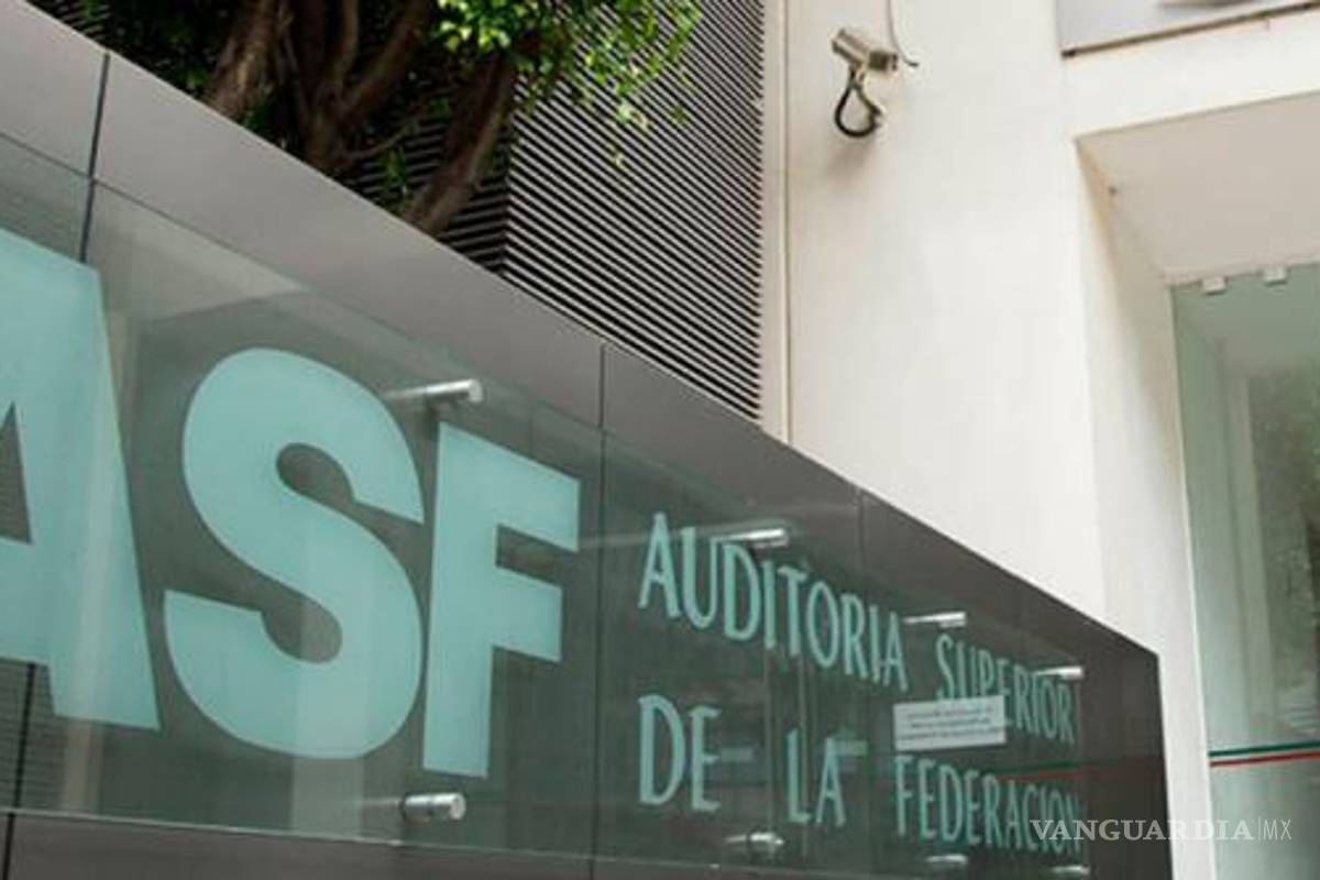 Gobiernos están comprando más con adjudicación directa; ASF ve riesgos de corrupción