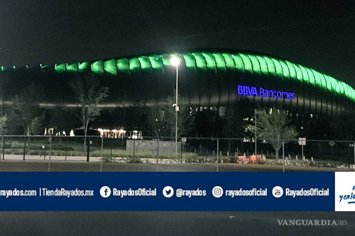 $!Monumentos y estadios de fútbol se iluminan de verde en homenaje al Chapecoense (galería)