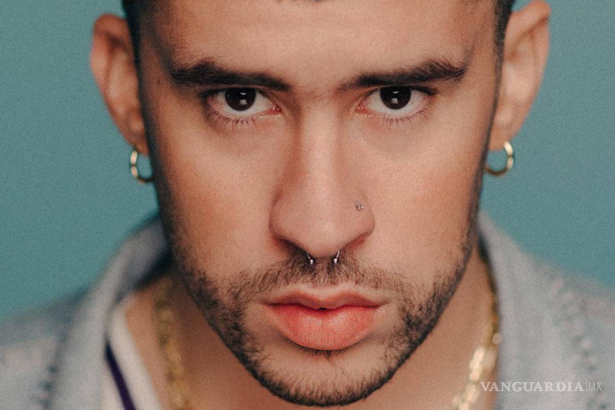 Sin dinero: Regias hacen fila para el concierto de Bad Bunny, esperan que alguien se ‘apiade’ de ellas