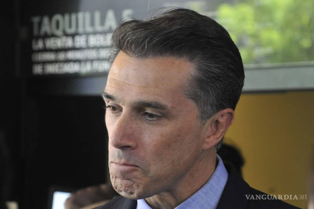 Sergio Mayer, molesto por preguntas sobre su relación con líder de La Luz del Mundo