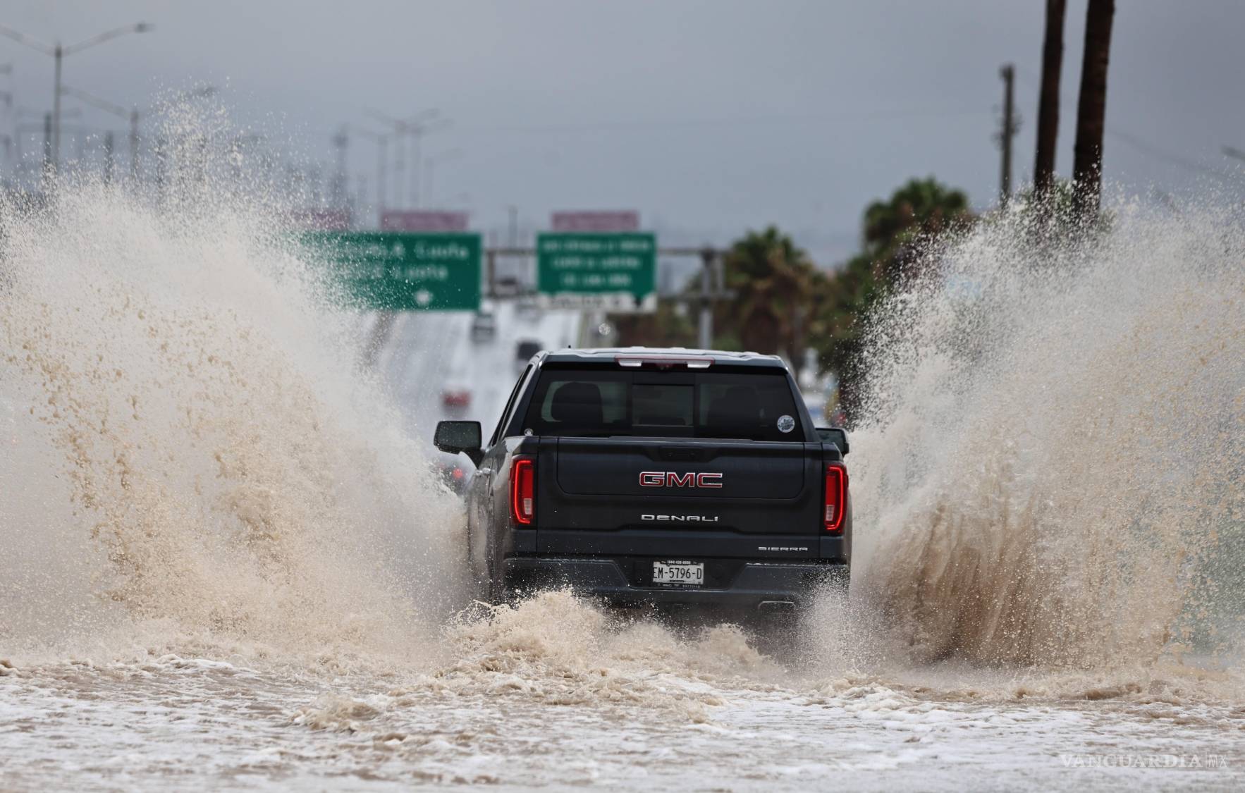 $!En muchas partes de la ciudad, las inundaciones provocan alerta por el deficiente sistema pluvial.