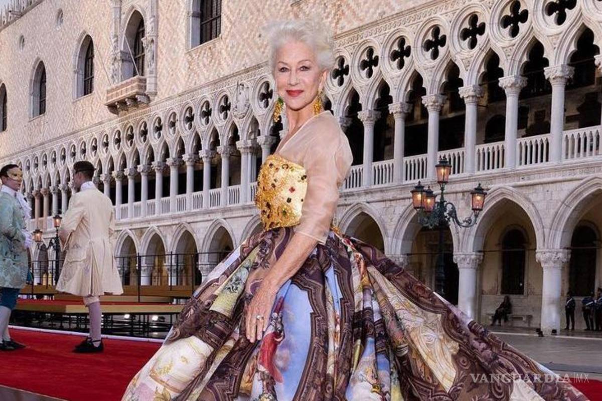 Helen Mirren como Cenicienta, baila con el príncipe