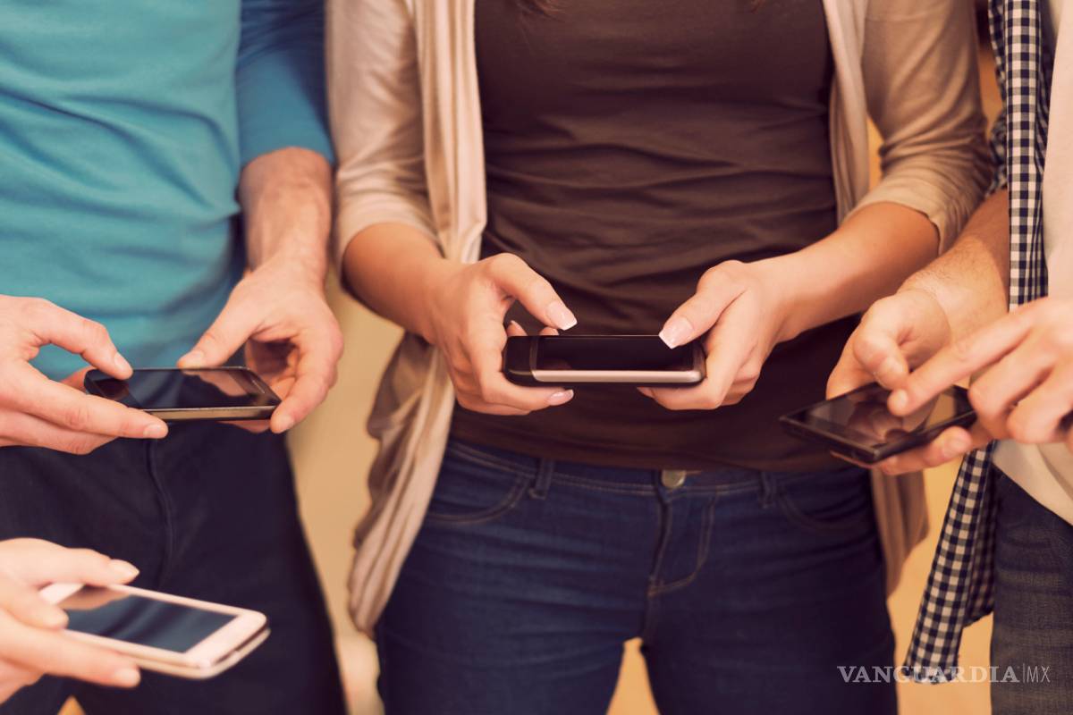 Mensajes por celular, principal forma de escritura de mexicanos