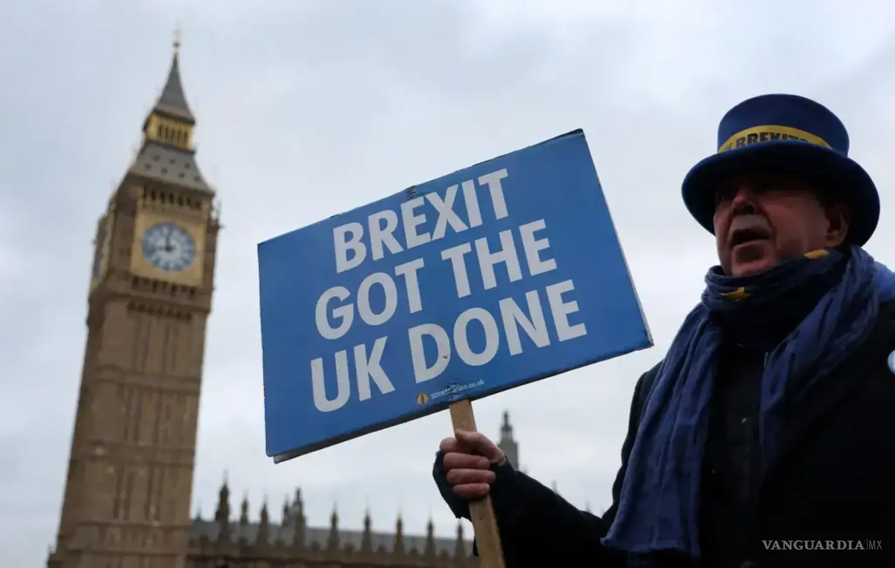 $!El activista proeuropeo Steve Bray protesta frente al Parlamento para conmemorar el cuarto aniversario del Brexit en Londres, Reino Unido, el 31 de enero de 2024.