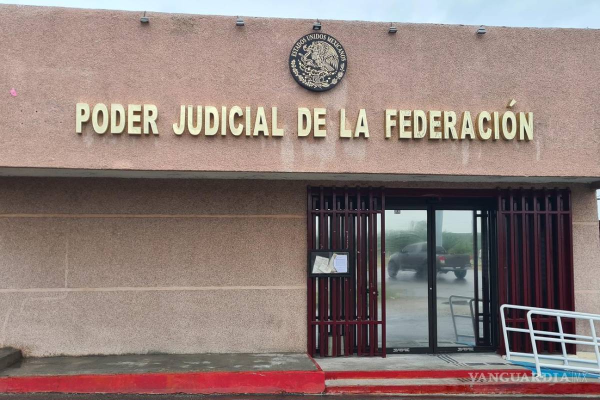 Juez federal ordena aceptar refrendo de seis taxistas en Piedras Negras