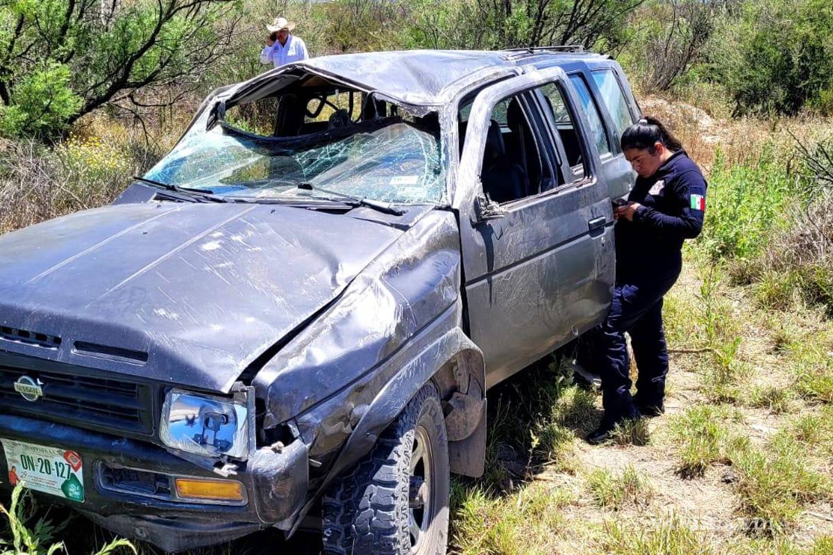 Colaboradoras de candidata sufren volcadura, en General Cepeda