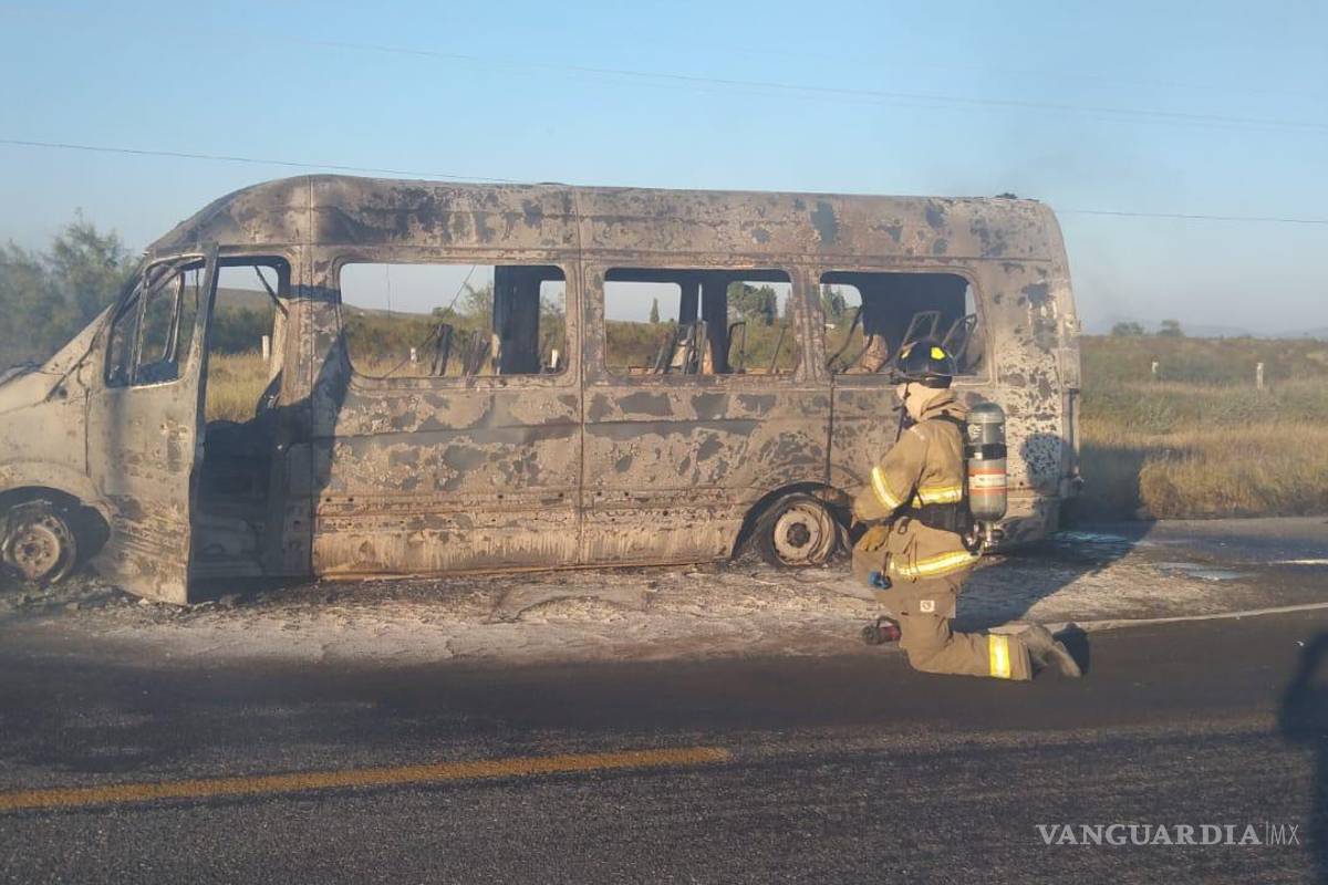 Vagoneta se incendia en la carretera Saltillo-Monclova