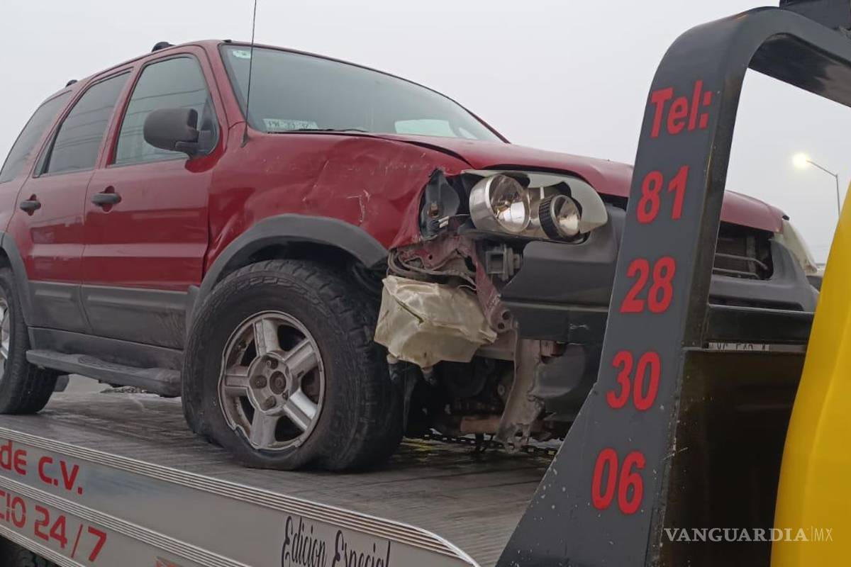 Mujer dormita y choca a autobús en carretera Sal-Mon