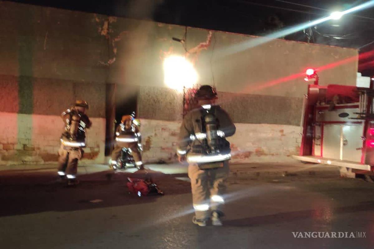 Incendio consume vivienda de adulto mayor en el Centro de Saltillo