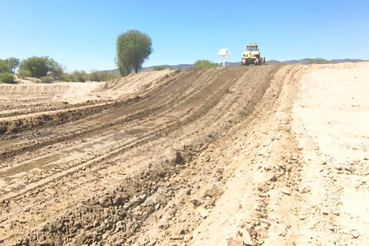 Saltillo: maquinaria pesada llega a ejidos para rehabilitar caminos afectados por lluvias