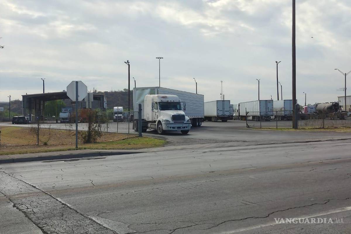 Revisión reduce un 33% cruces de transportistas; EU se pone estricto por ola de migrantes