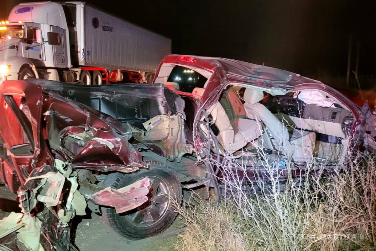 Muere mujer tras impactarse contra tráiler varado en la carretera Saltillo-Torreón