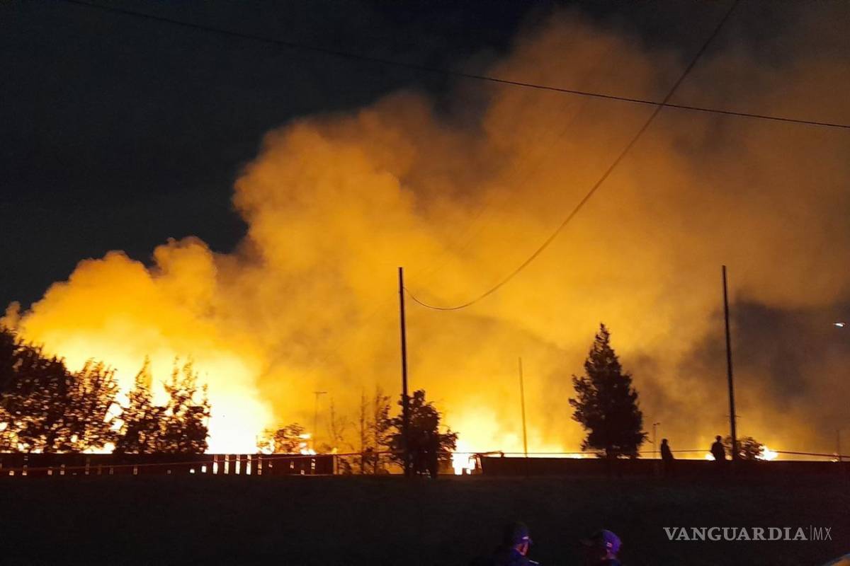 Controlan 90 por ciento de incendio en Central de Abastos; Fiscalía de CDMX inicia investigación