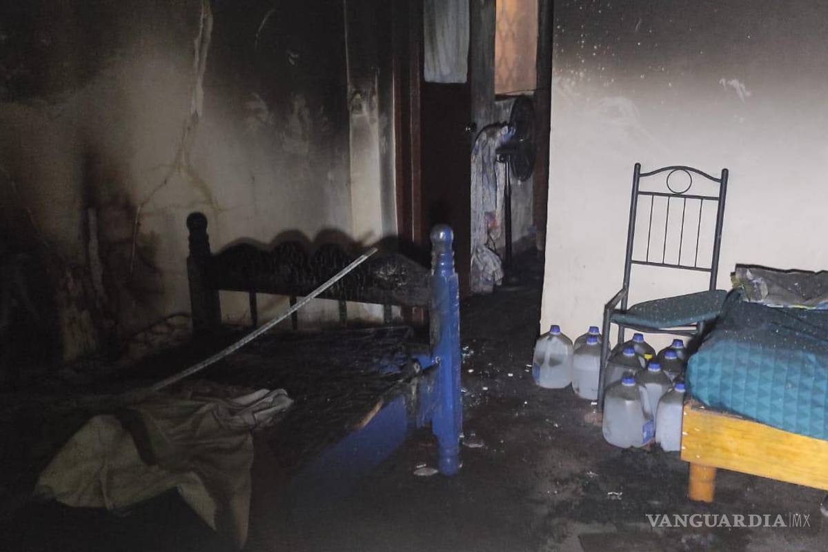 Incendio consume vivienda de adulto mayor en el Centro de Saltillo
