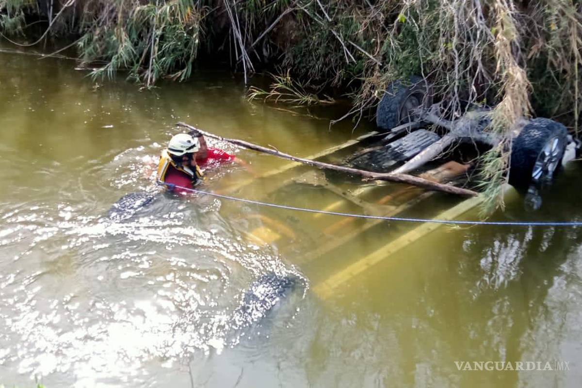 Encuentran cuerpos de 14 migrantes al interior de una acequia en Nuevo León