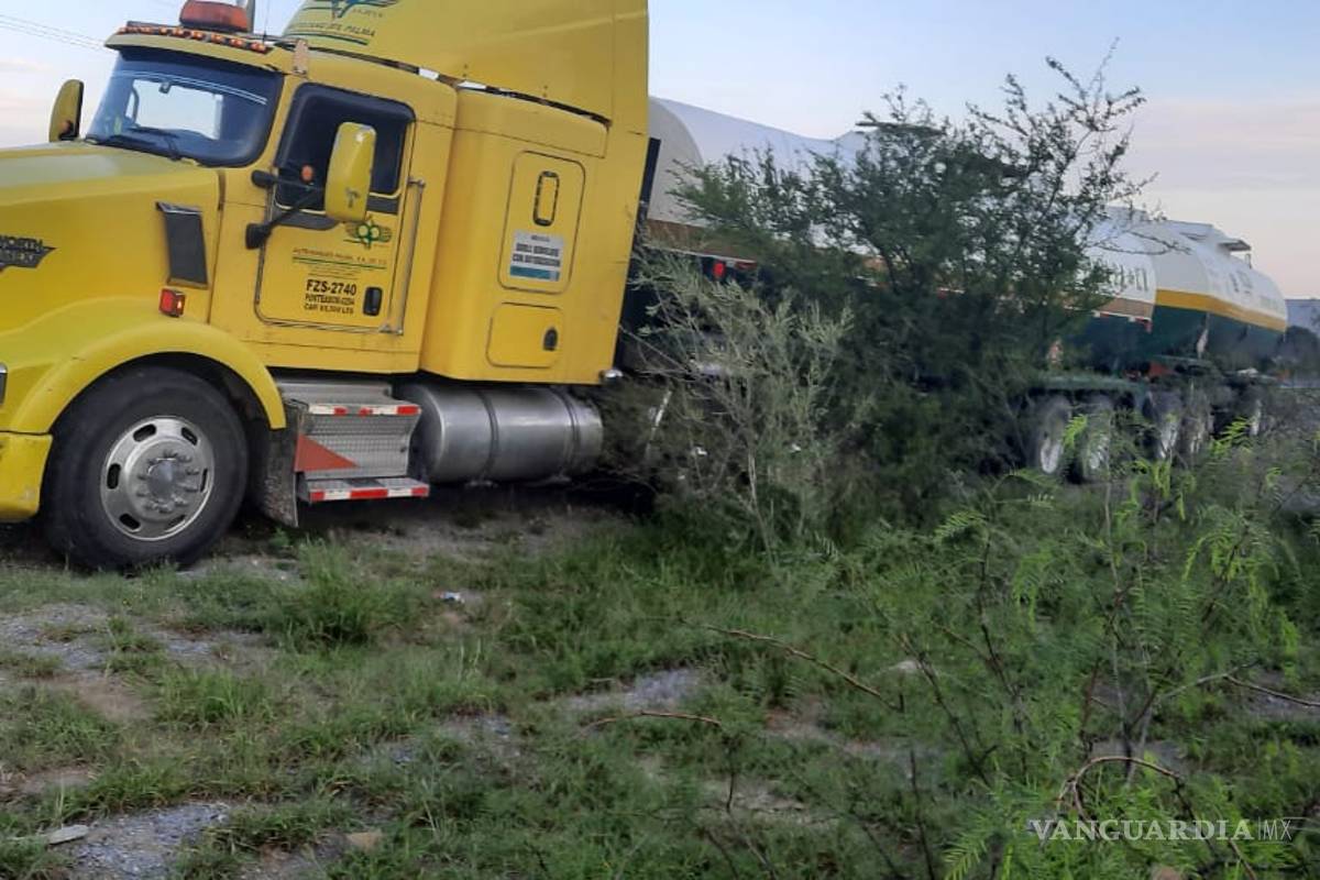 Le dan golpe al huachicol; aseguran combustible en carretera antigua a Monclova